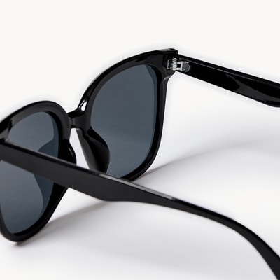 Square Flat Sunglasses - Black