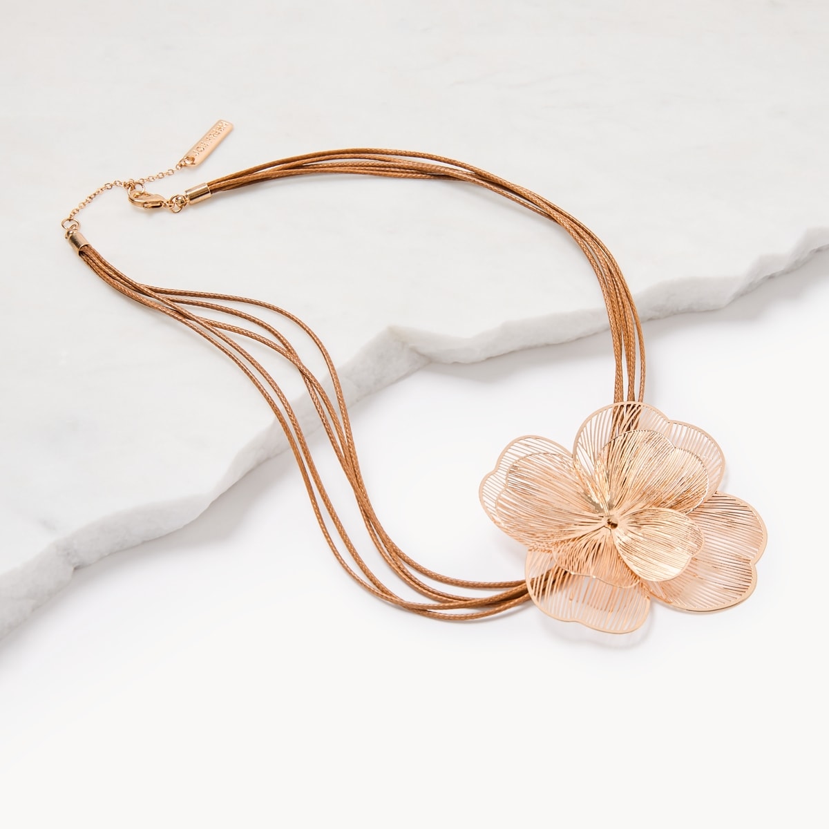 Collier  pendentif en forme de fleur