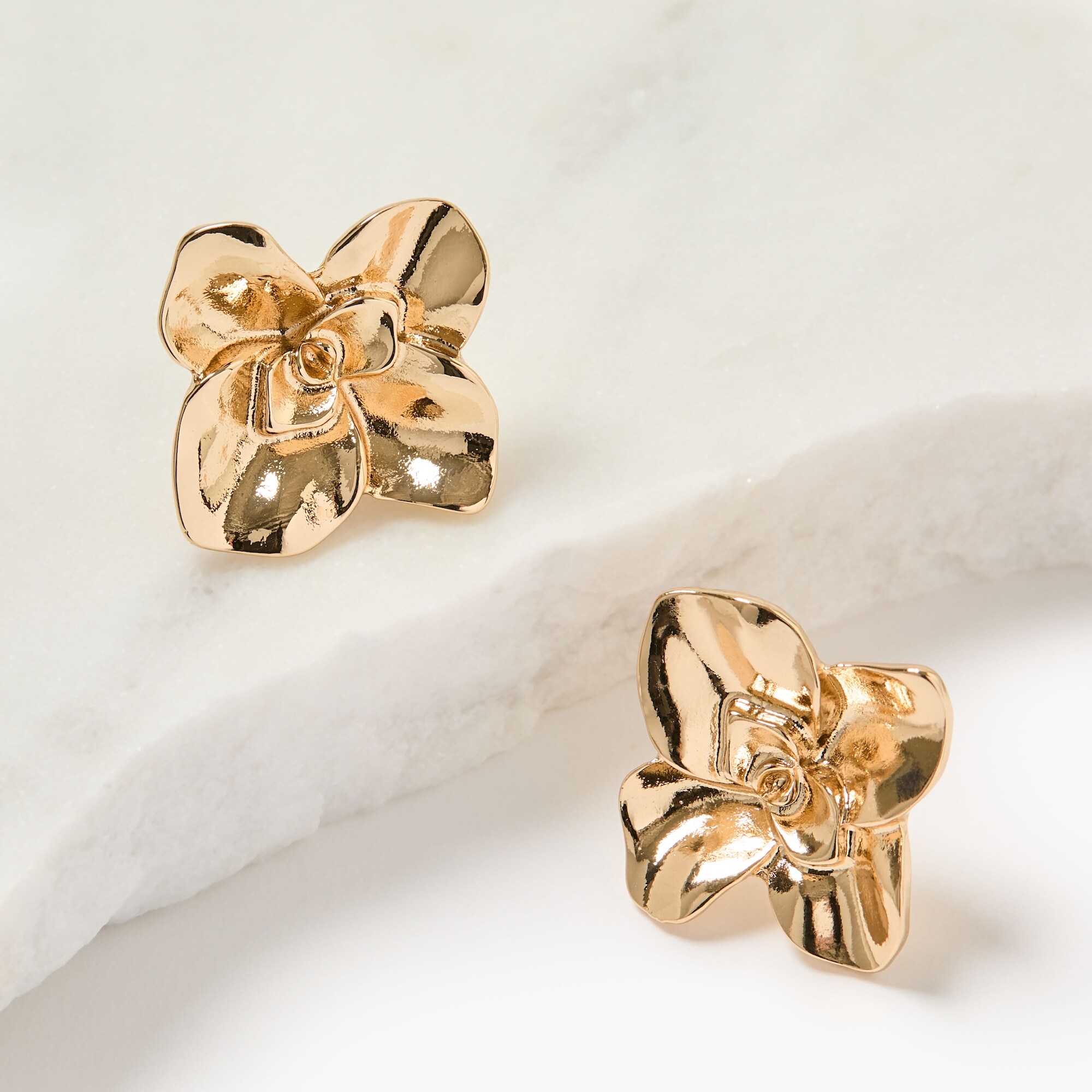Boucles d’oreilles à fleurs dorées
