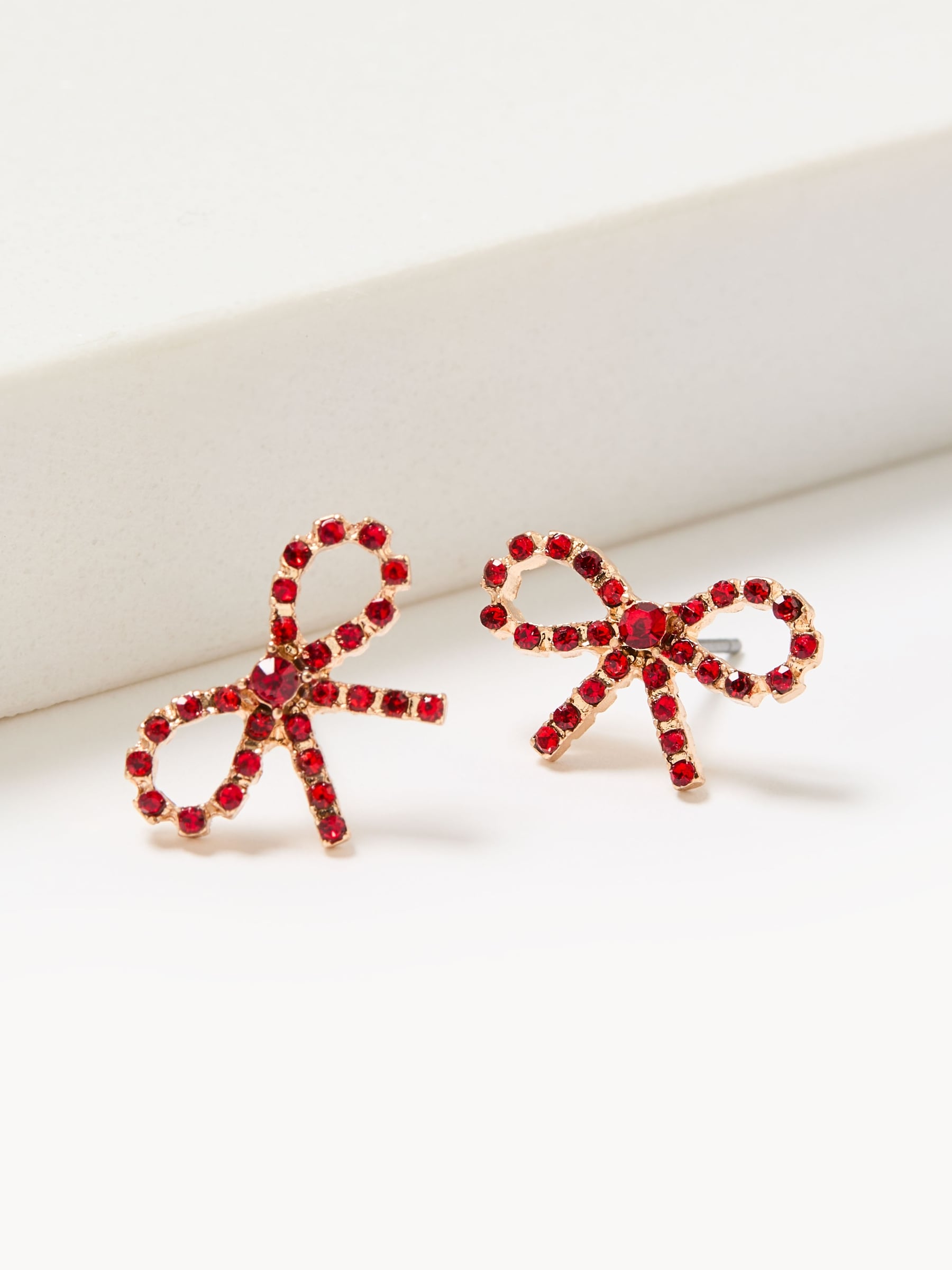 Dormeuses à boucle avec pierres du Rhin rouges