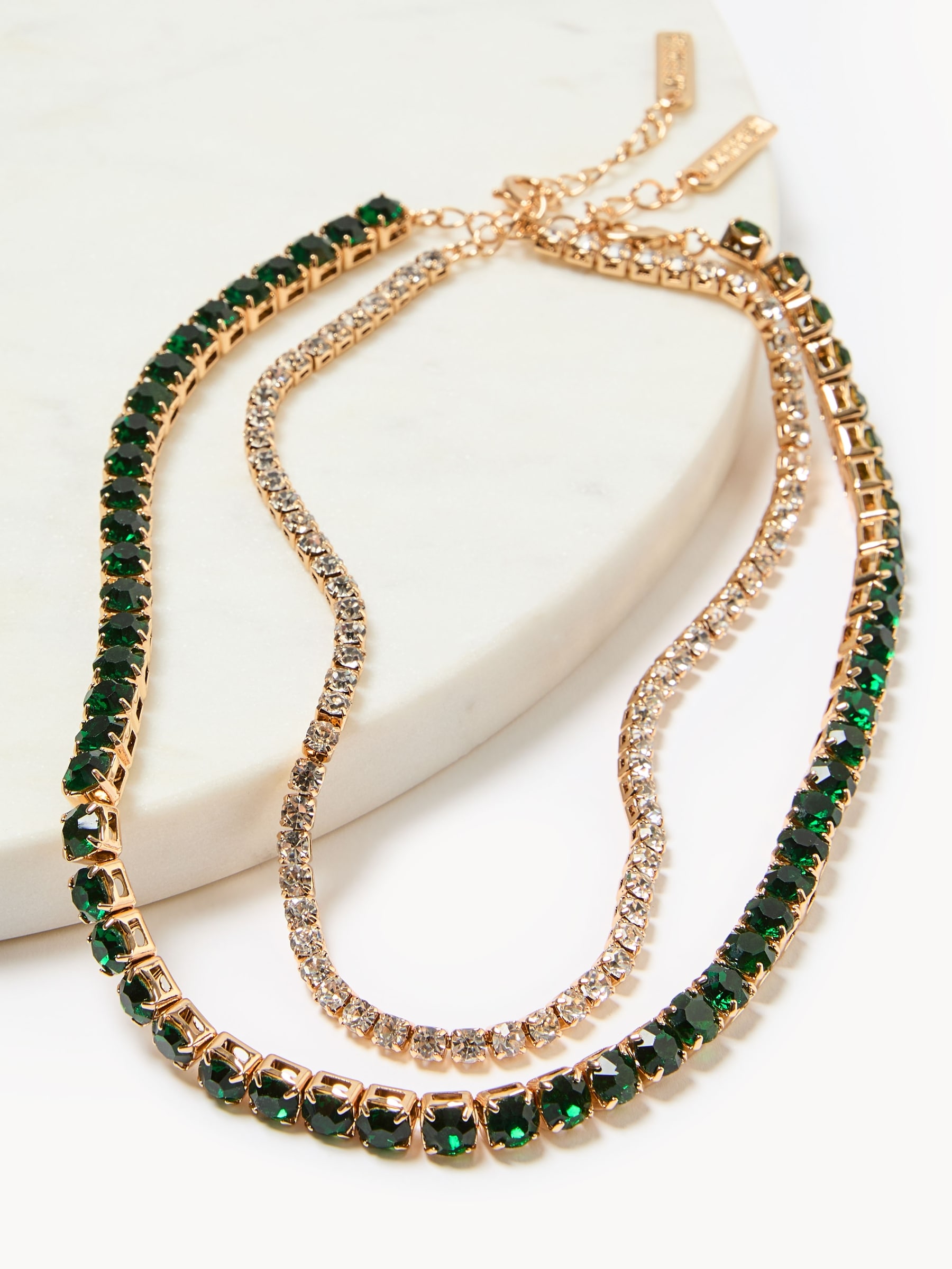 Ensemble de colliers avec pierres du Rhin vertes
