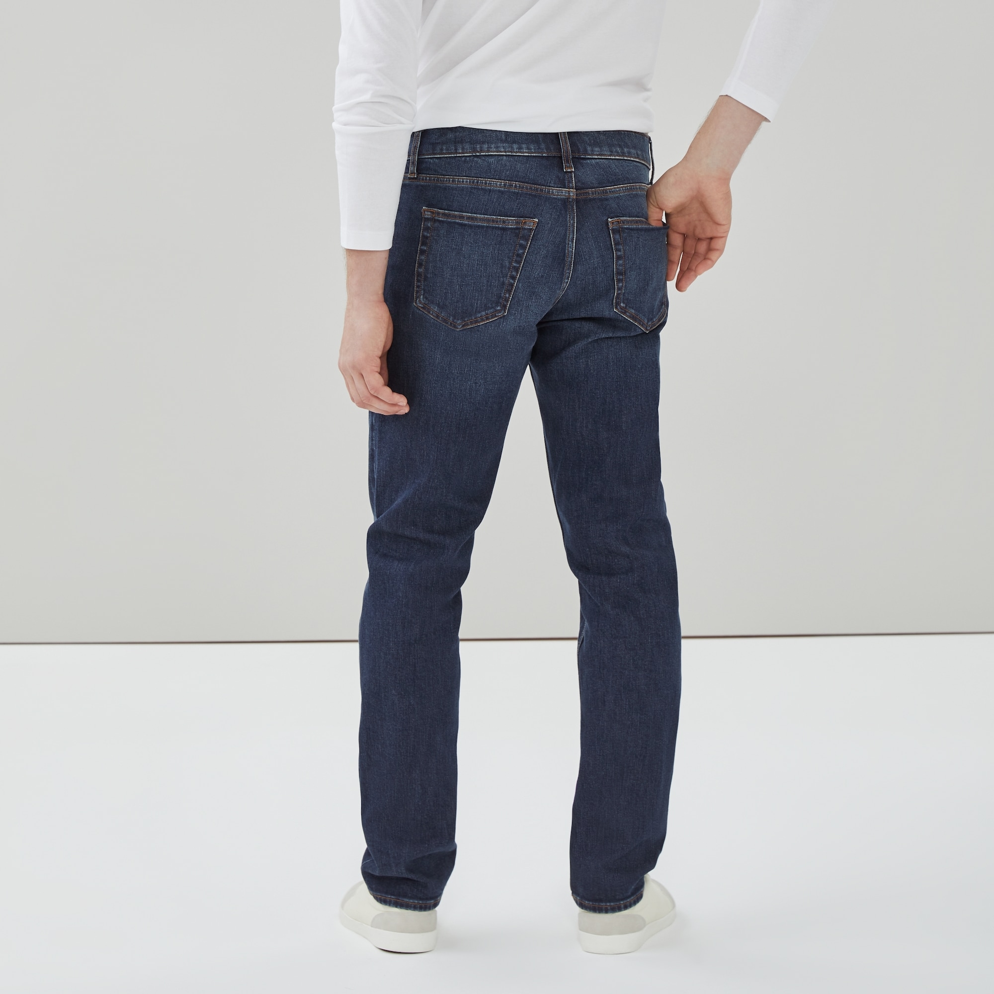 Jean délavé foncé à coupe droite pour hommes