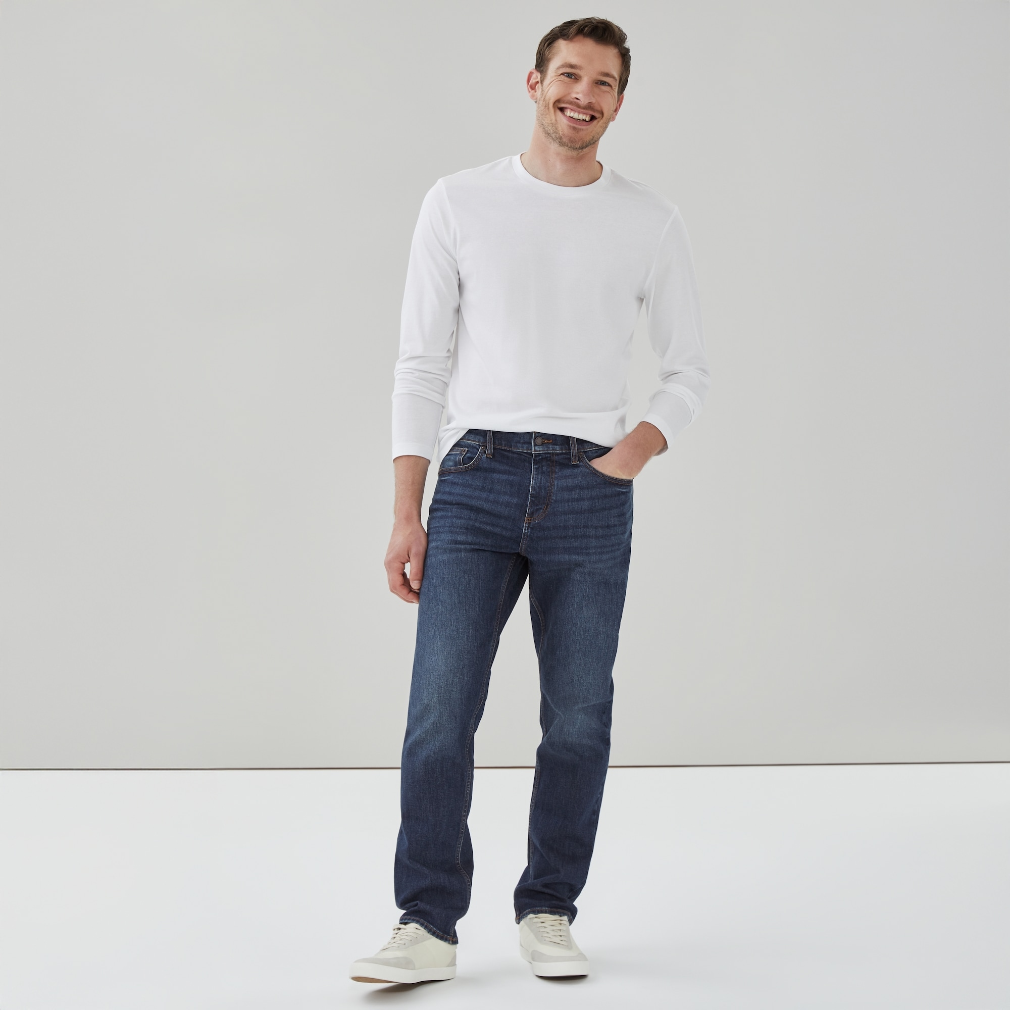 Jean délavé foncé à coupe droite pour hommes