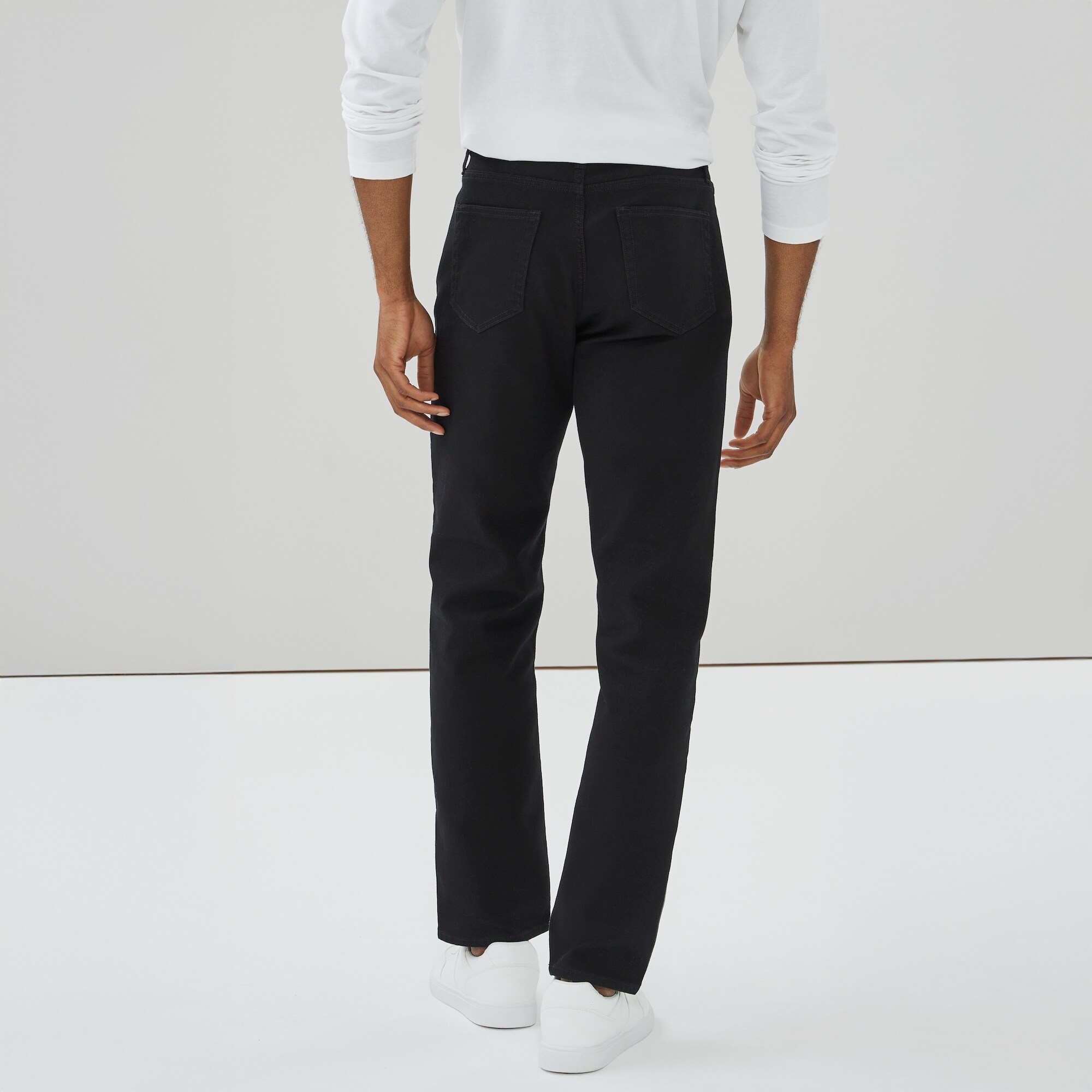 Jean noir délavé à coupe droite pour hommes