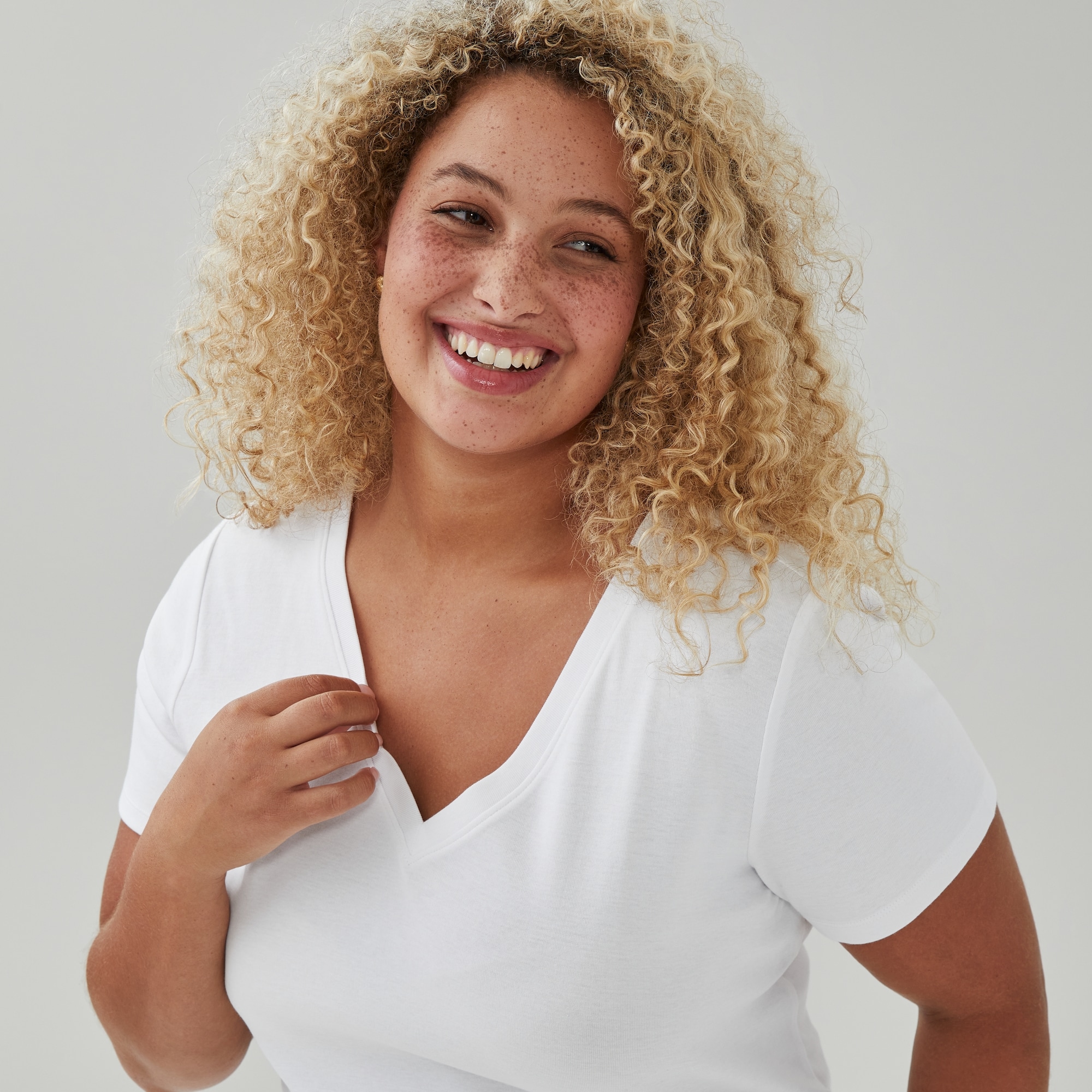 T-shirt à col en V en coton biologique Femmes+