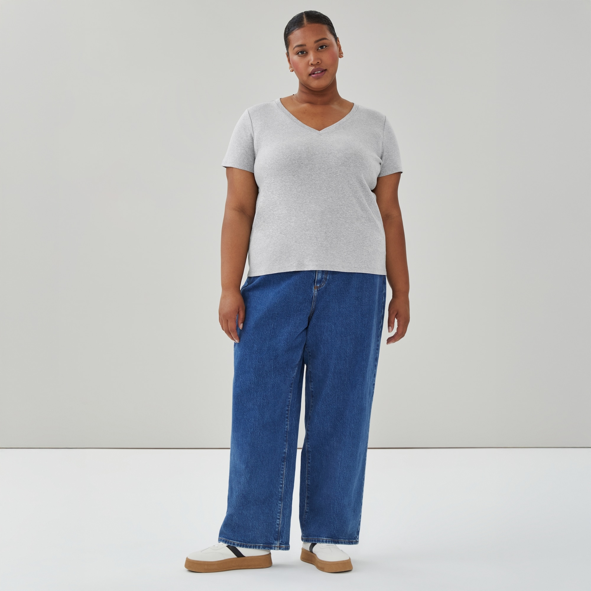 T-shirt à col en&nbsp;V en coton biologique Femmes+