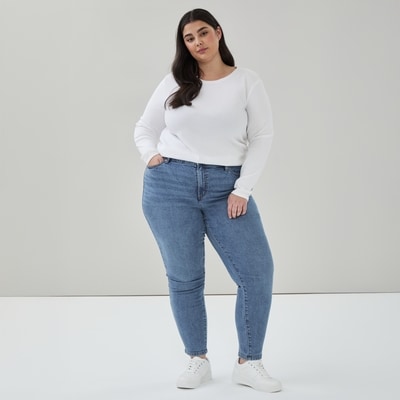 Joe Fresh Jean classique délavé moyen coupe étroite Femmes+ 1 ea, 35,00 $/1ch