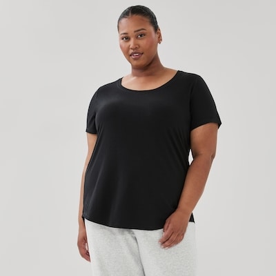 Women+ Active Scoop Neck T-Shirt - Black