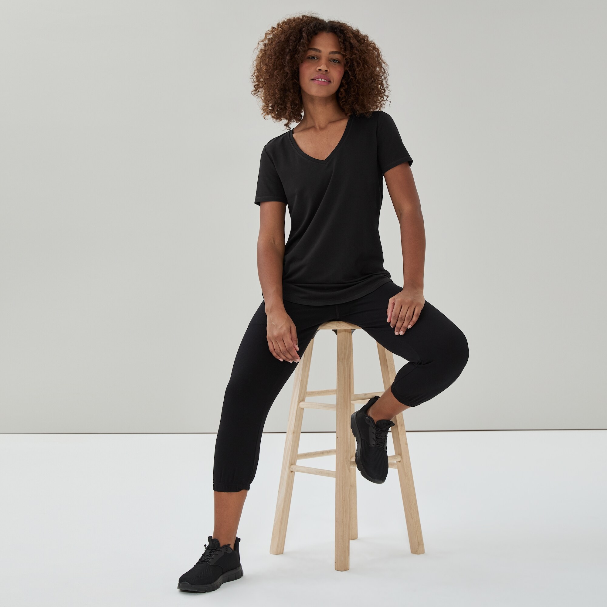 T-shirt sport à col en V
