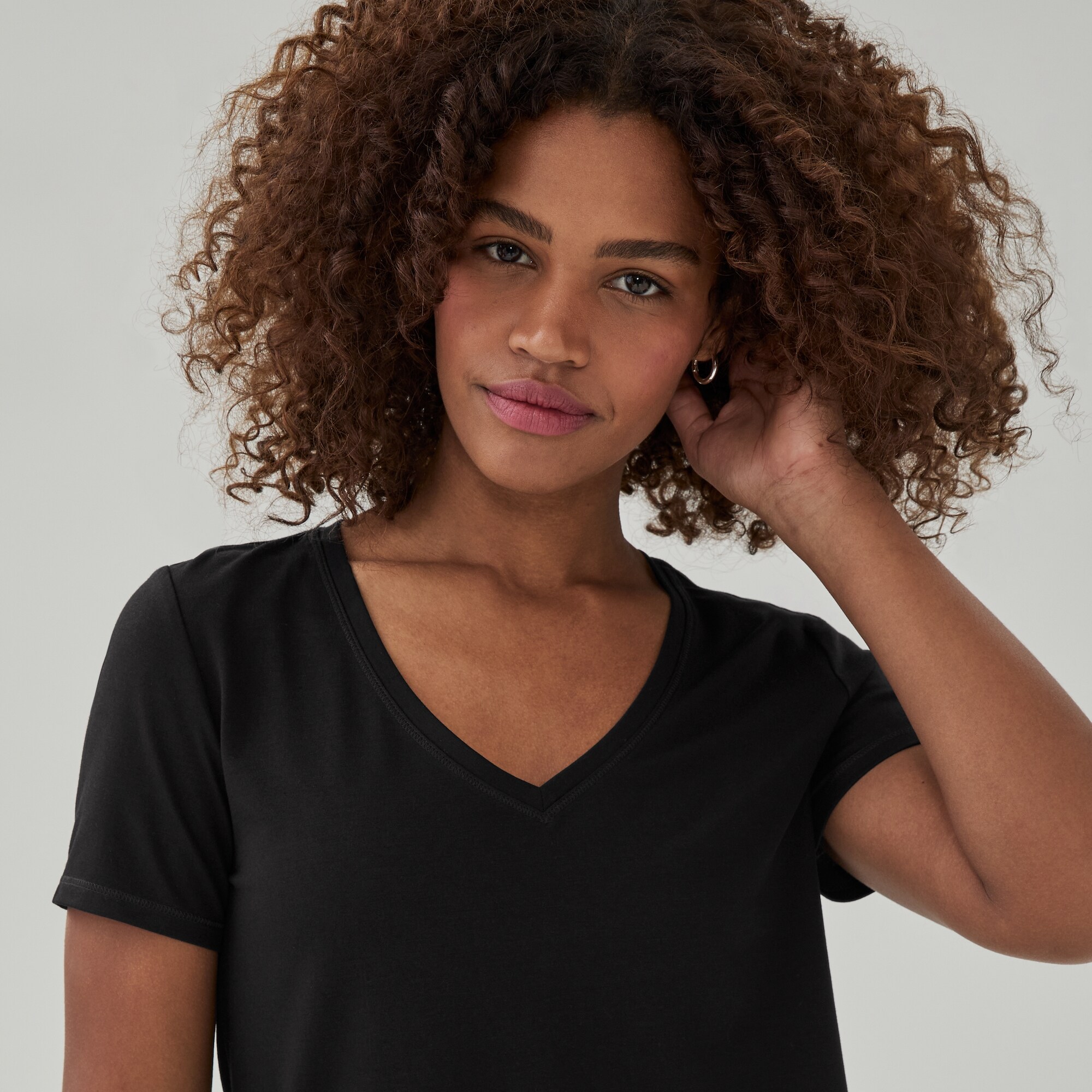 T-shirt sport à col en V