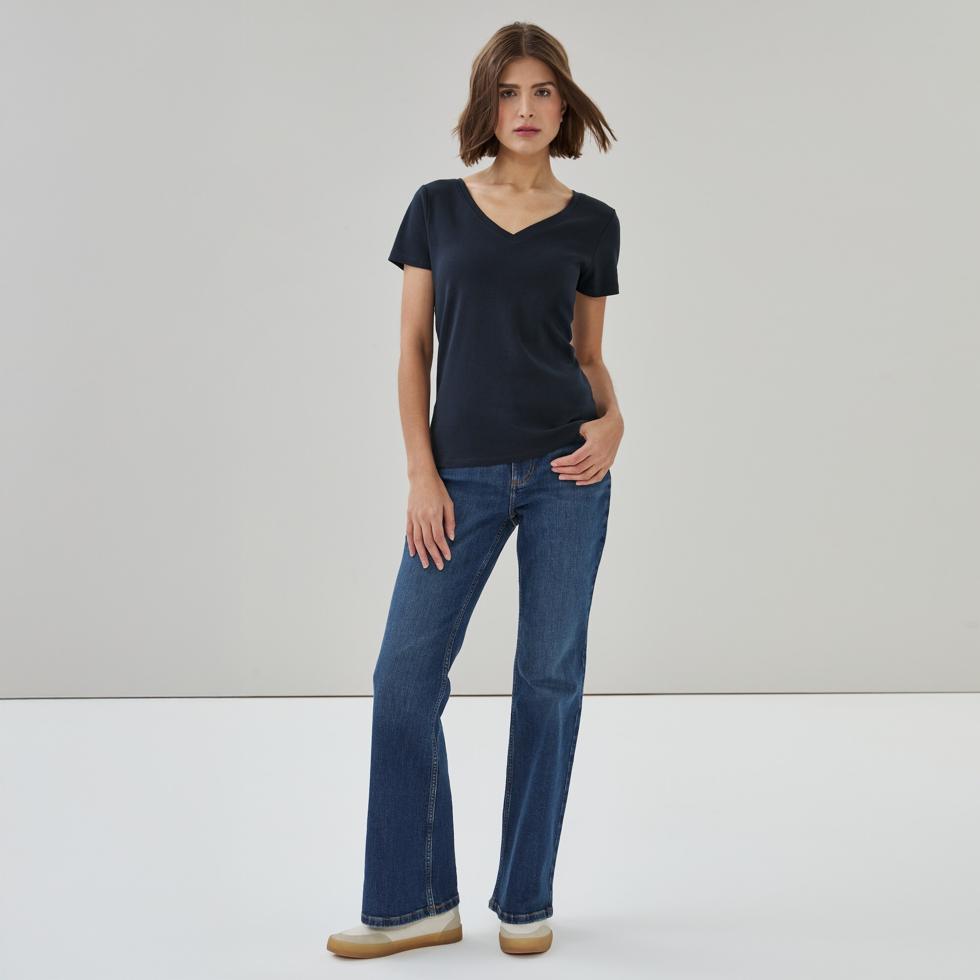 T-shirt à col en V en coton biologique
