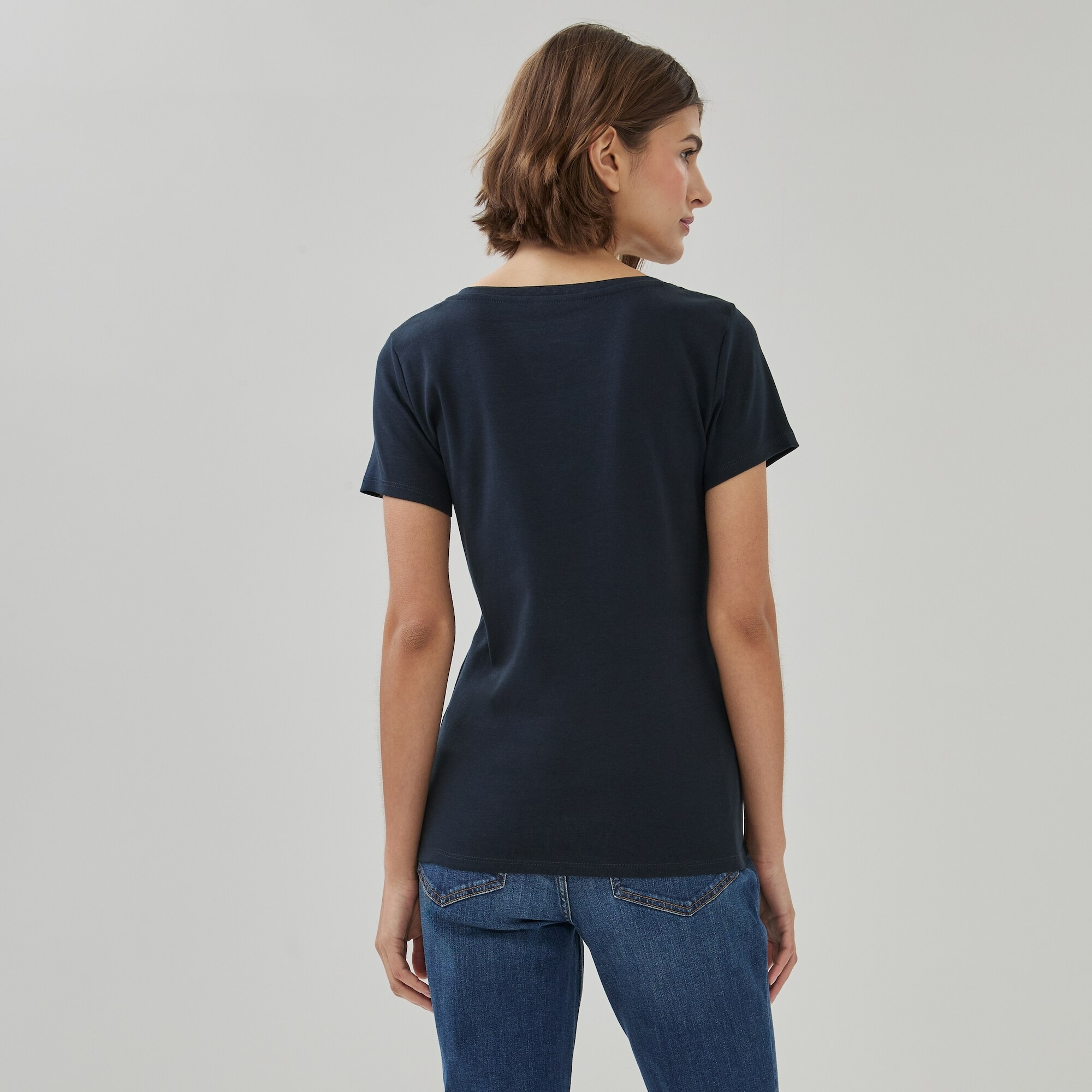T-shirt à col en V en coton biologique