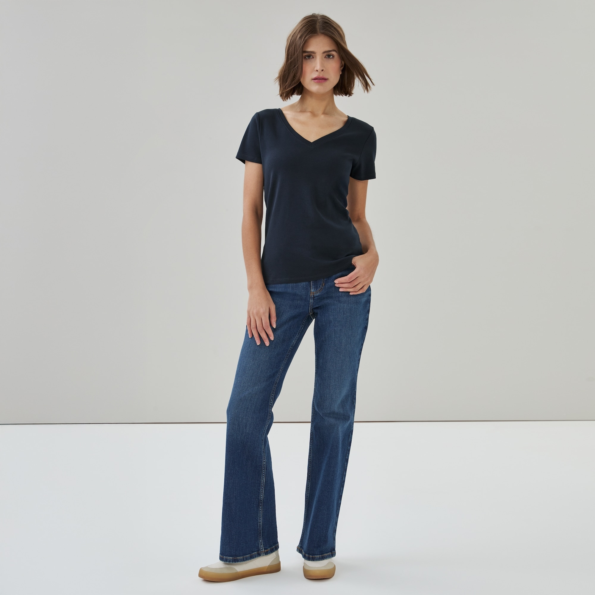 T-shirt à col en V en coton biologique