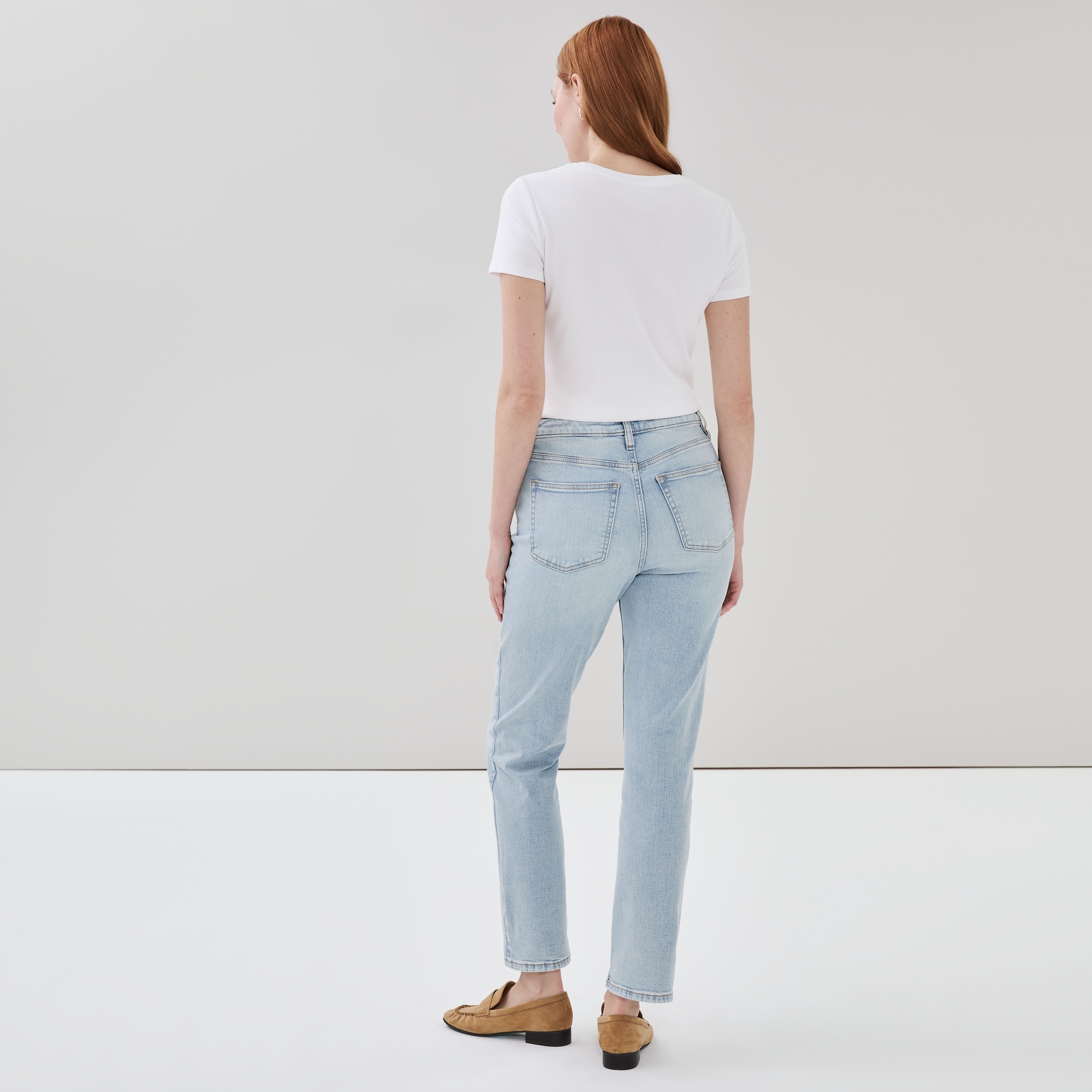 Jean à taille haute et à jambe droite