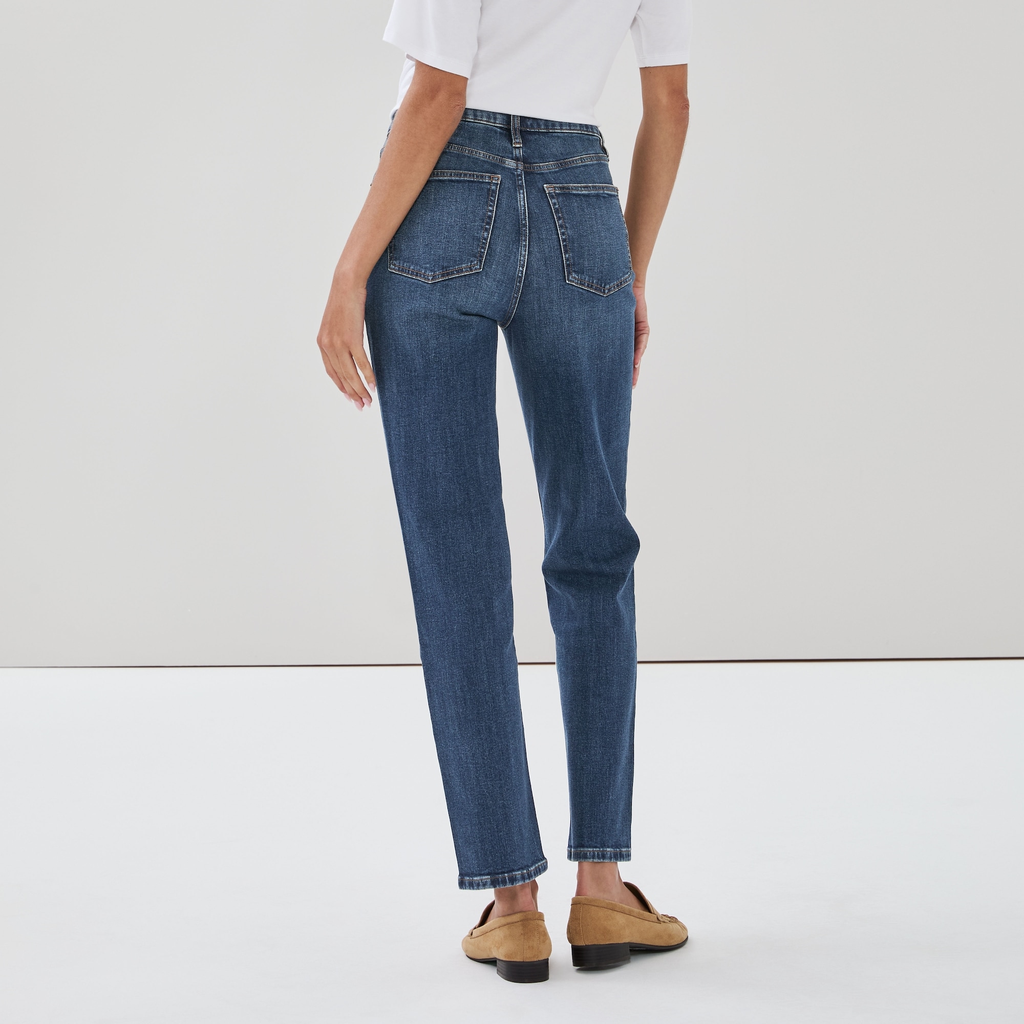 Jean à taille haute et à jambe droite