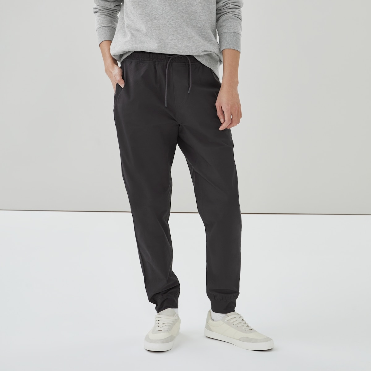 Mens On-the-Go Slim-Fit Jogger - Ash Grey