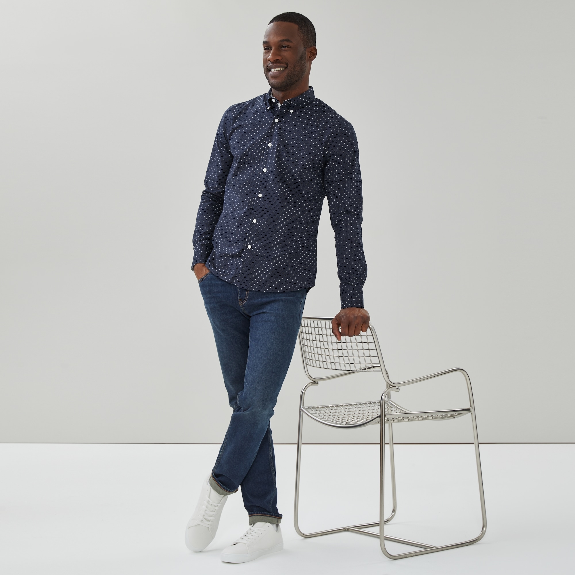 Men's Slim Fit Poplin Button-Down in Navy from Joe Fresh
