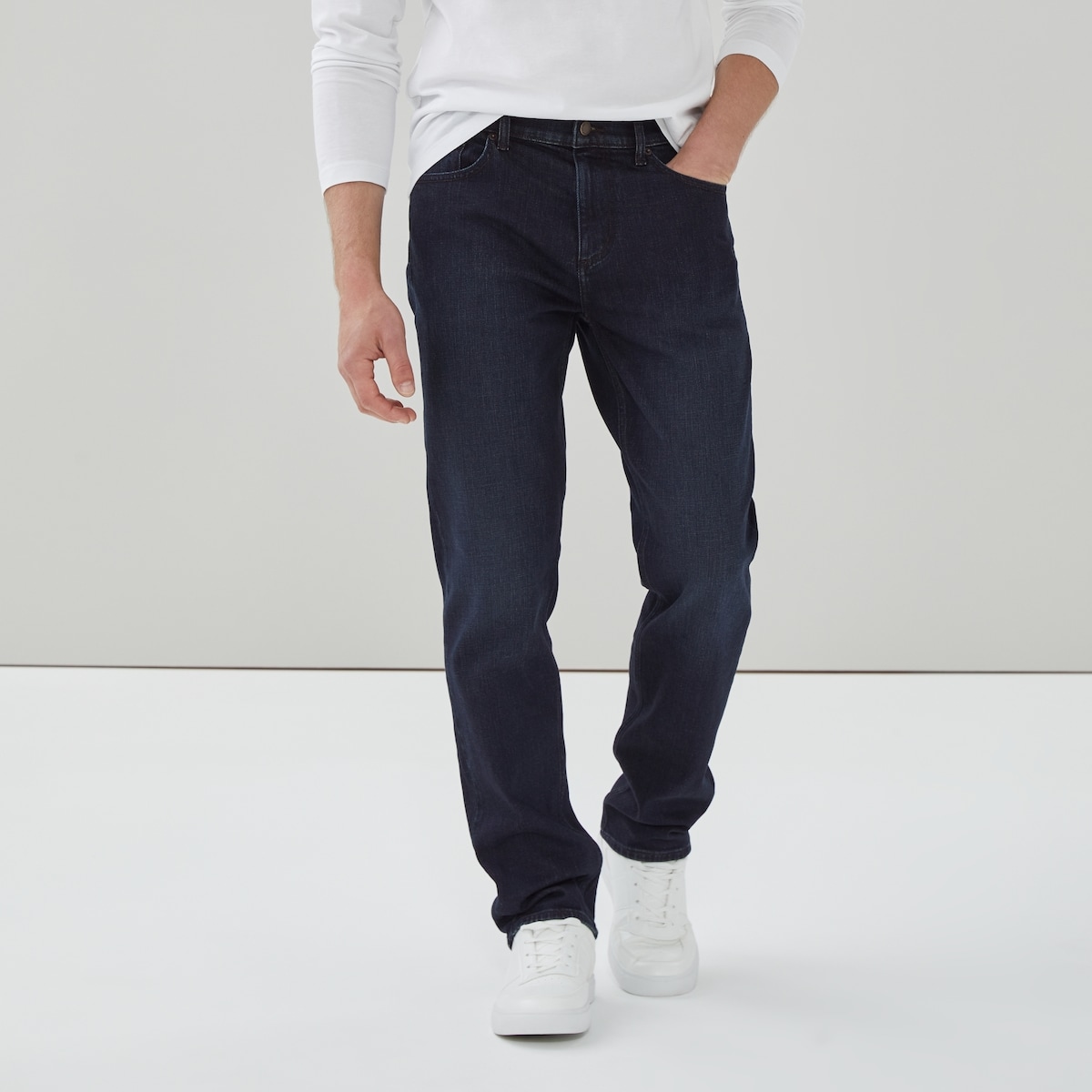 Men's Dark Wash Straight Leg Jean - Dark Wash