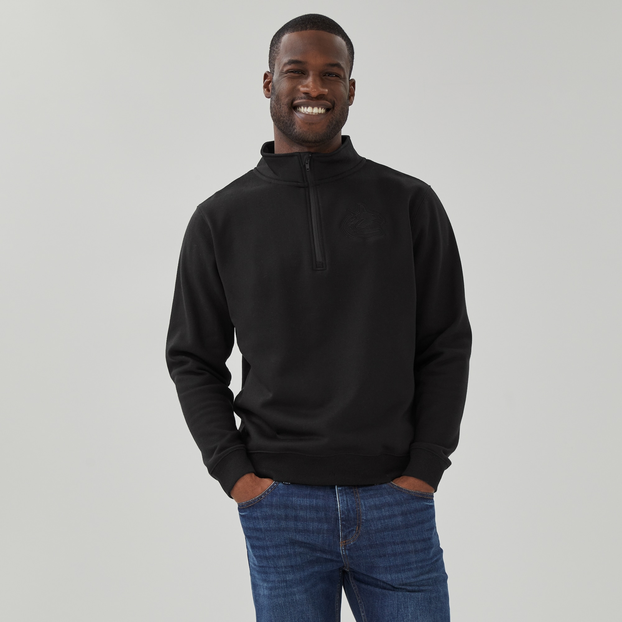 Men's NHL Vancouver Canucks Quarter-Zip Sweatshirt in Black