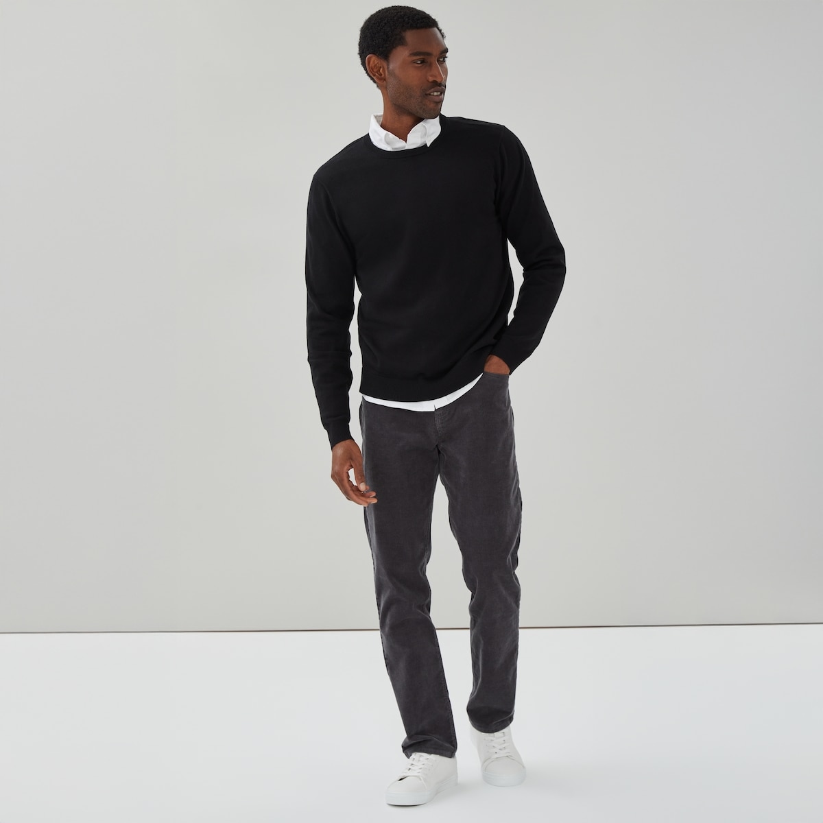Chandail essentiel  col ras du cou pour hommes - Noir