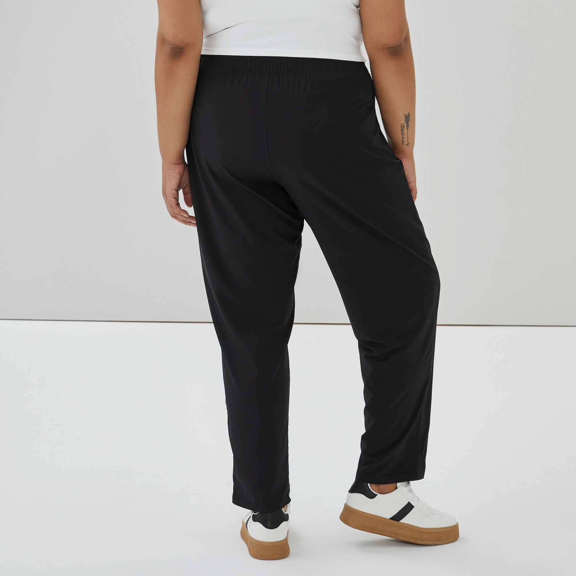 Women+ Active Gathered Pant in Black from Joe Fresh