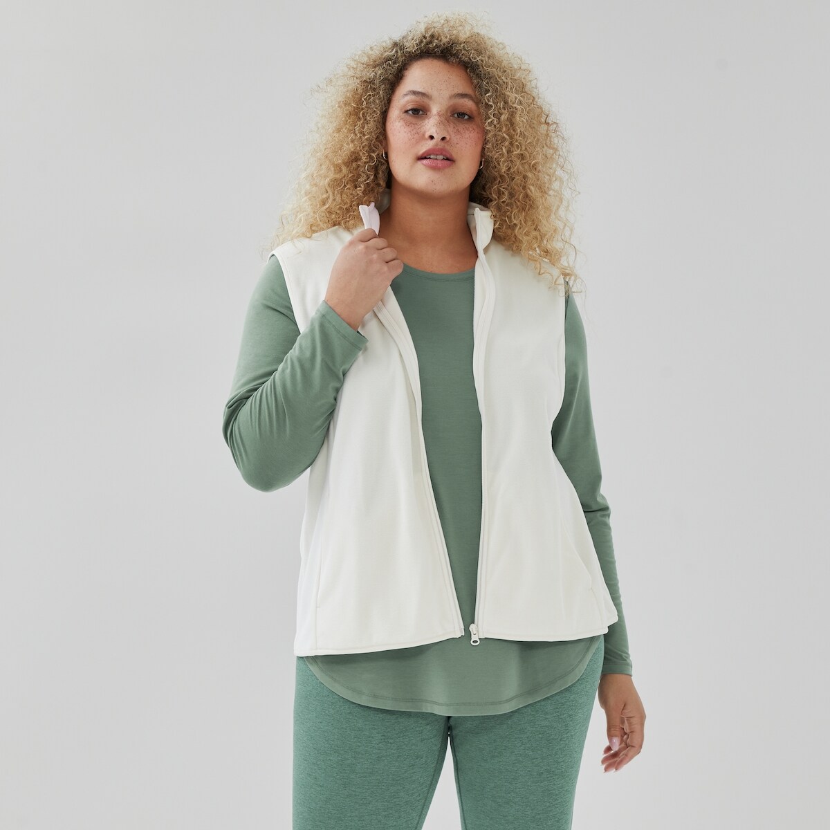 Women+ Active Fleece Vest - Off White