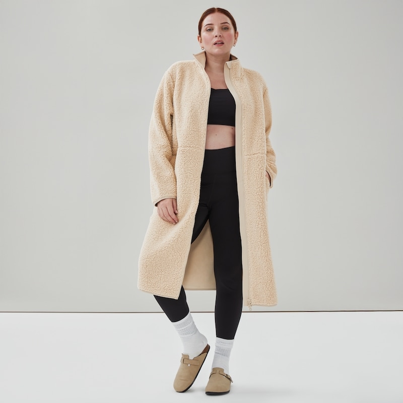 Mee f5wp061009_stone_on_figure_for