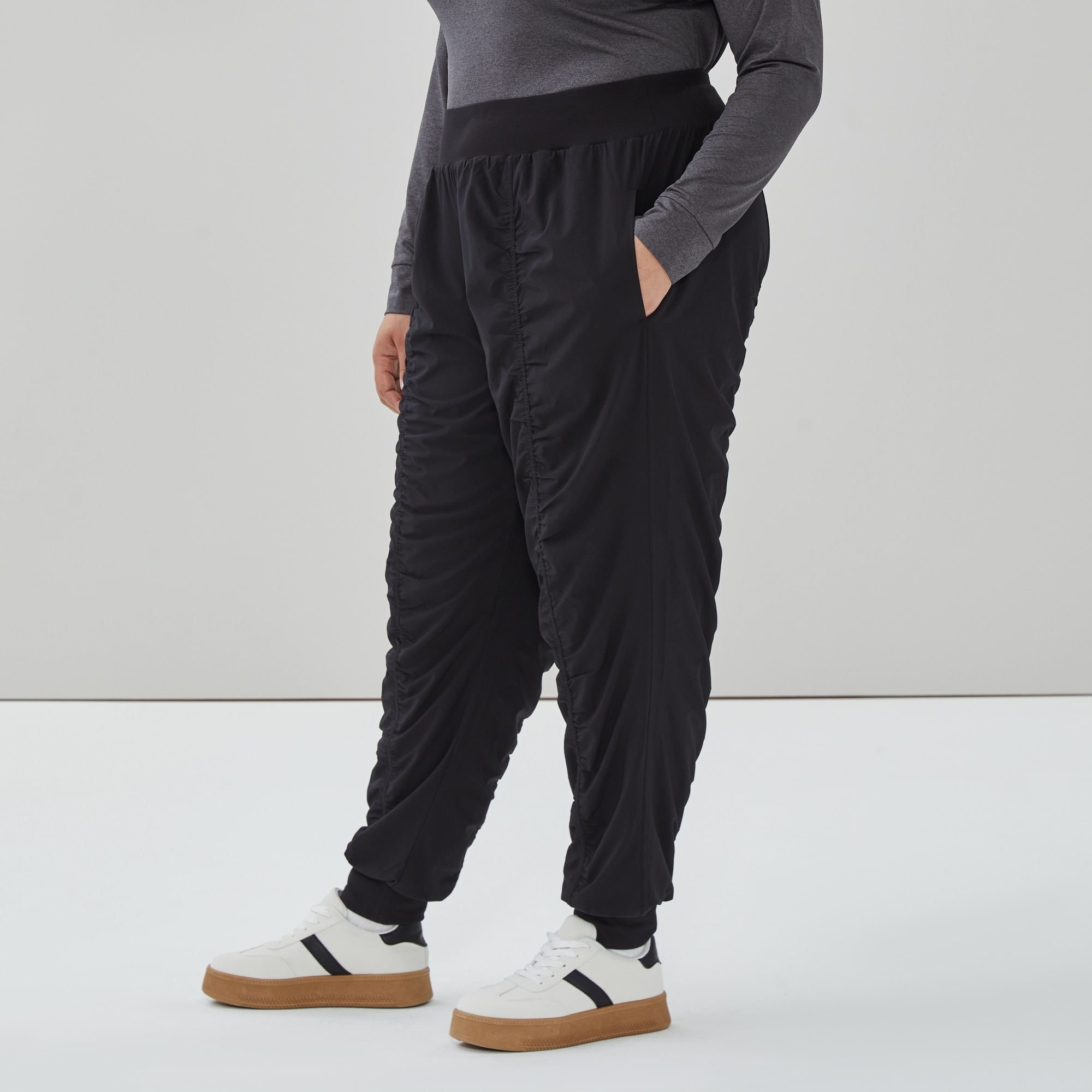 Pantalon sport à ruché extensible 4 sens Femmes+ in Noir from Joe