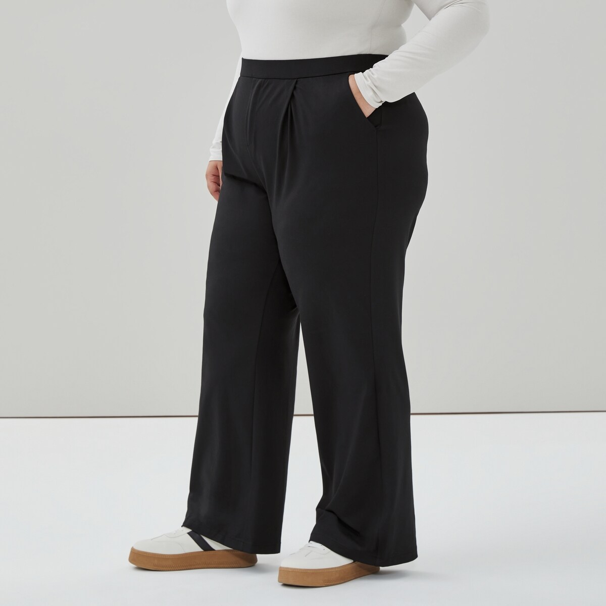 Women+ On-the-Go Pleated Pant