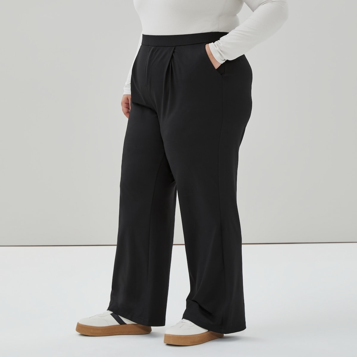 Women+ On-the-Go Pleated Pant - Black