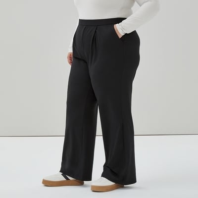 Women+ On-the-Go Pleated Pant - Black