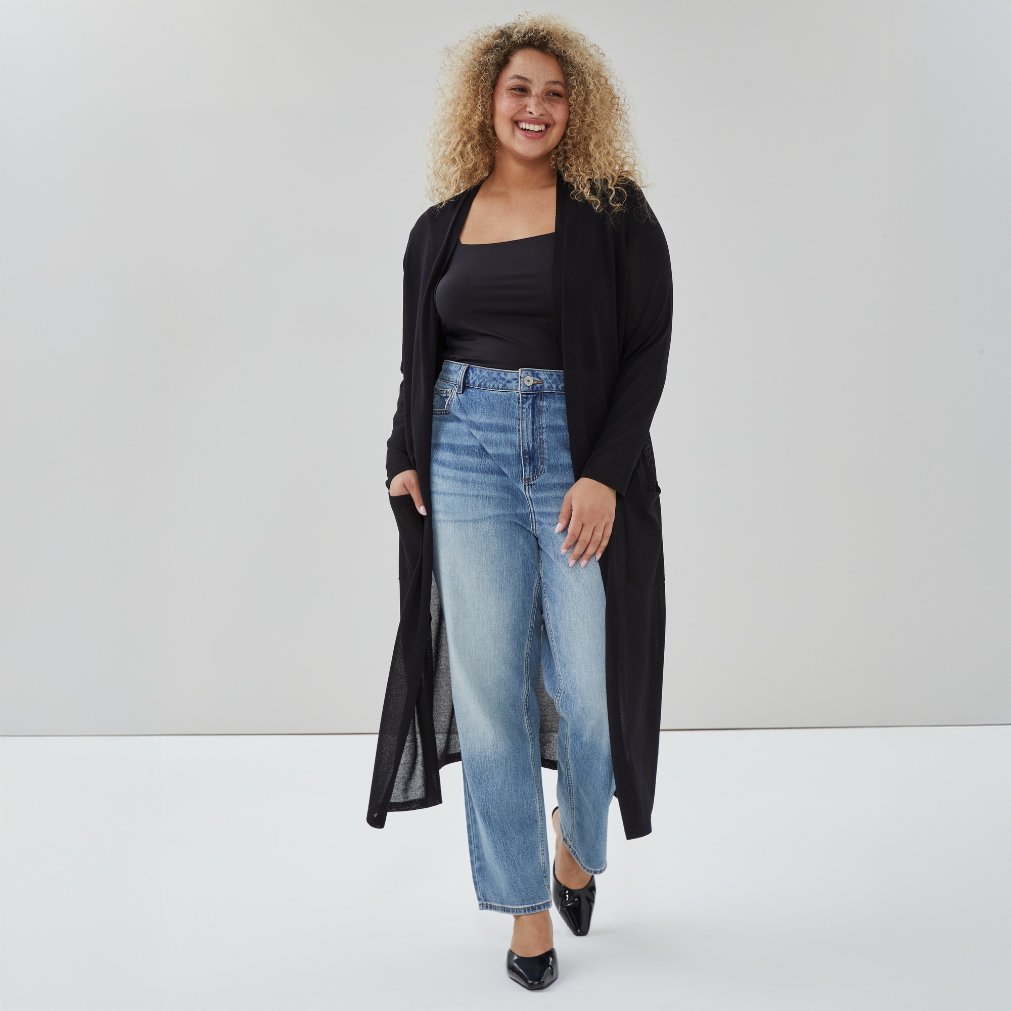 f5wp061170_jf_black_on_figure_