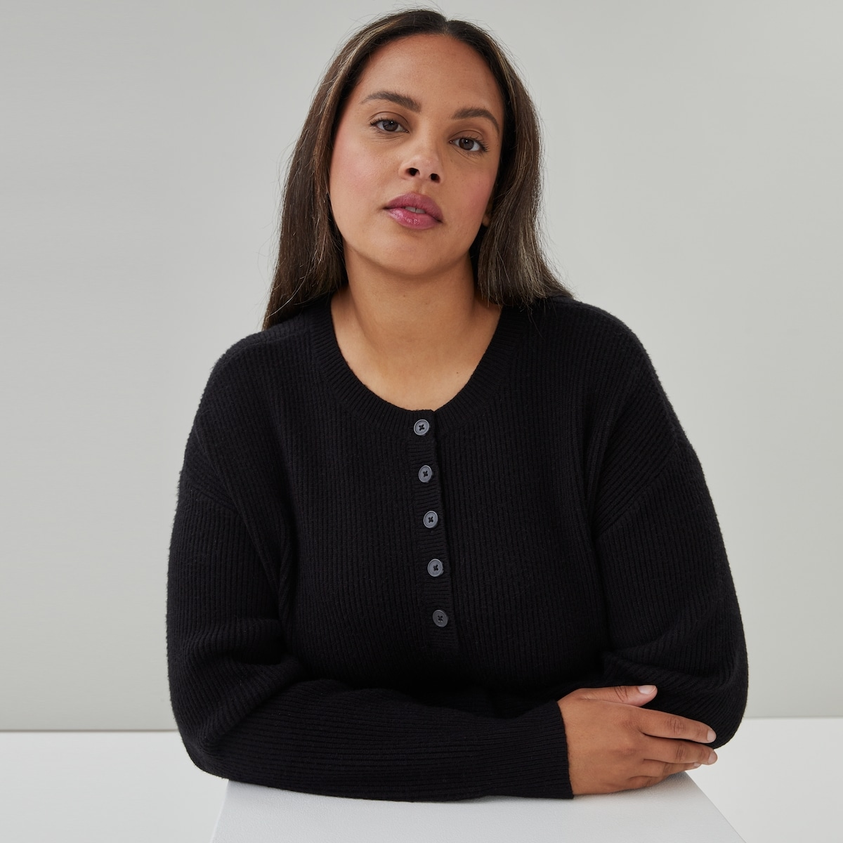 Women+ Two-Tone Henley Sweater - Jf Black