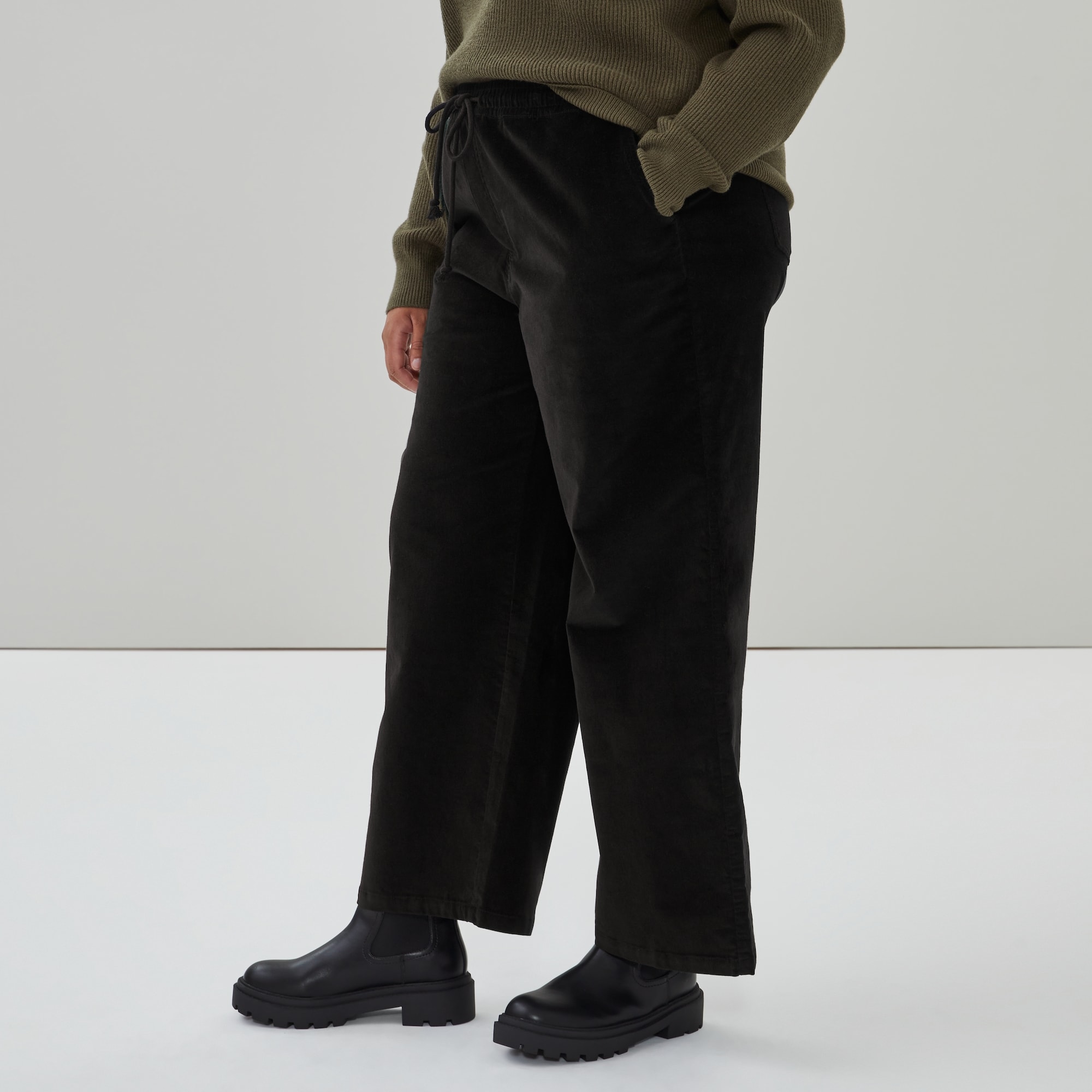 Women+ Corduroy Wide Leg Pant in JF Black from Joe Fresh