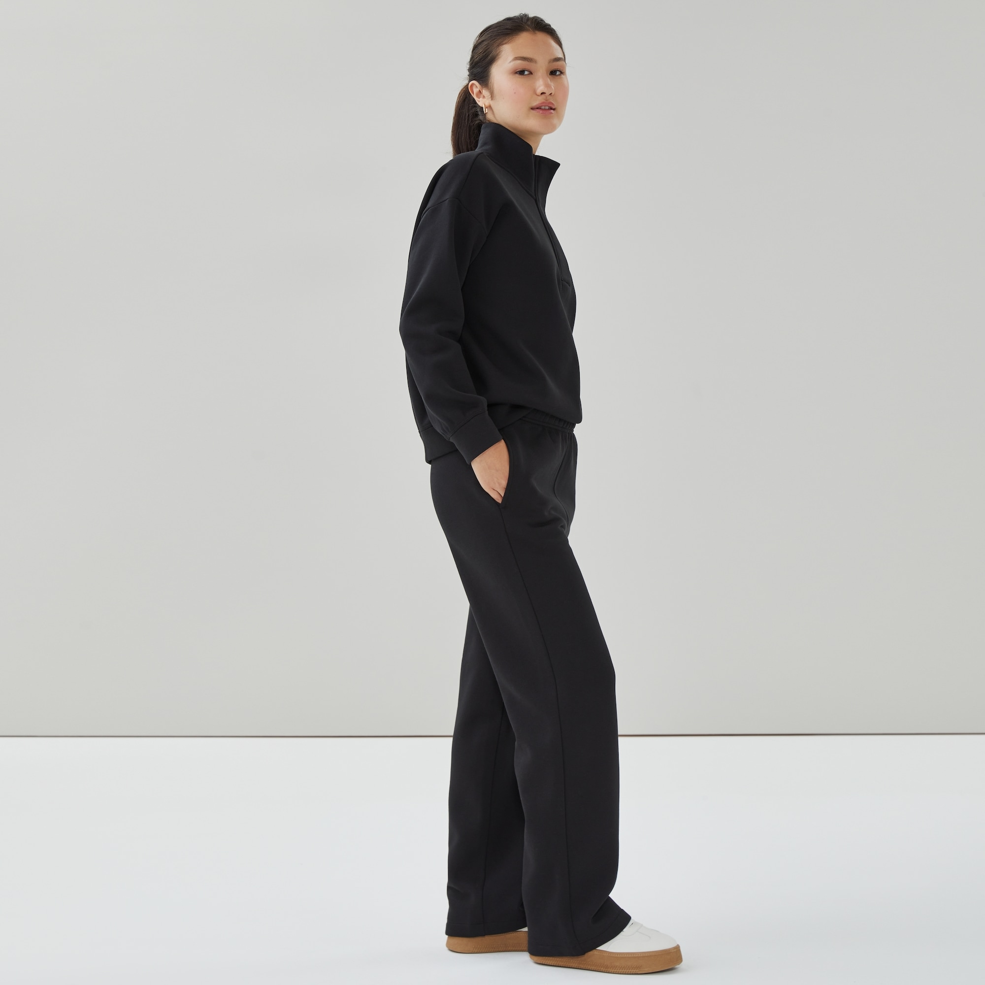 Active Fleece Straight Pant in Black from Joe Fresh