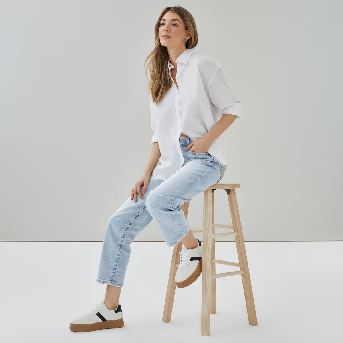 Light Wash Relaxed Fit Jean