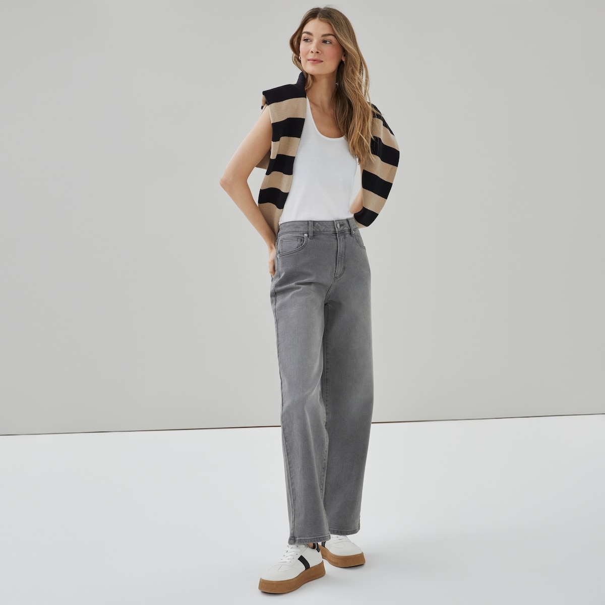 Dark Grey Wash Wide Leg Jean