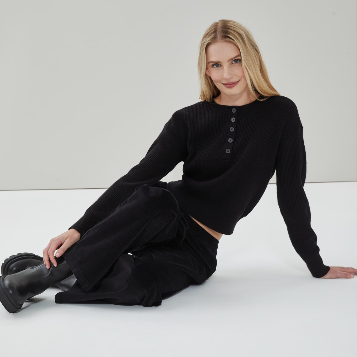 Two-Tone Henley Sweater - Jf Black