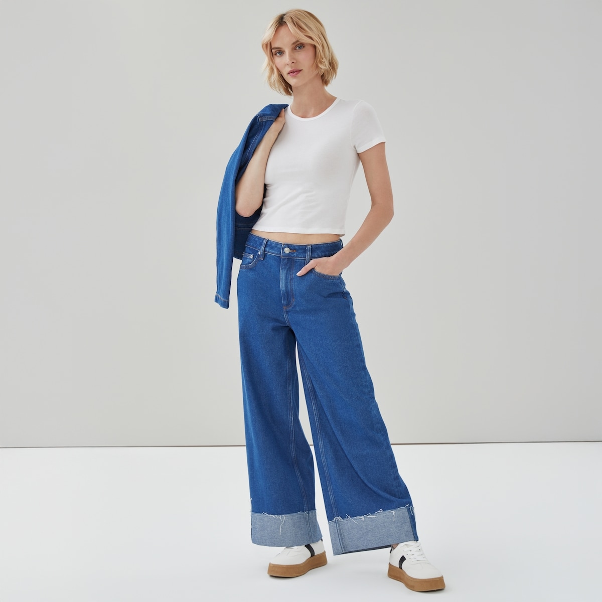 Women's Dark Wash Wide Leg Cuffed Jean