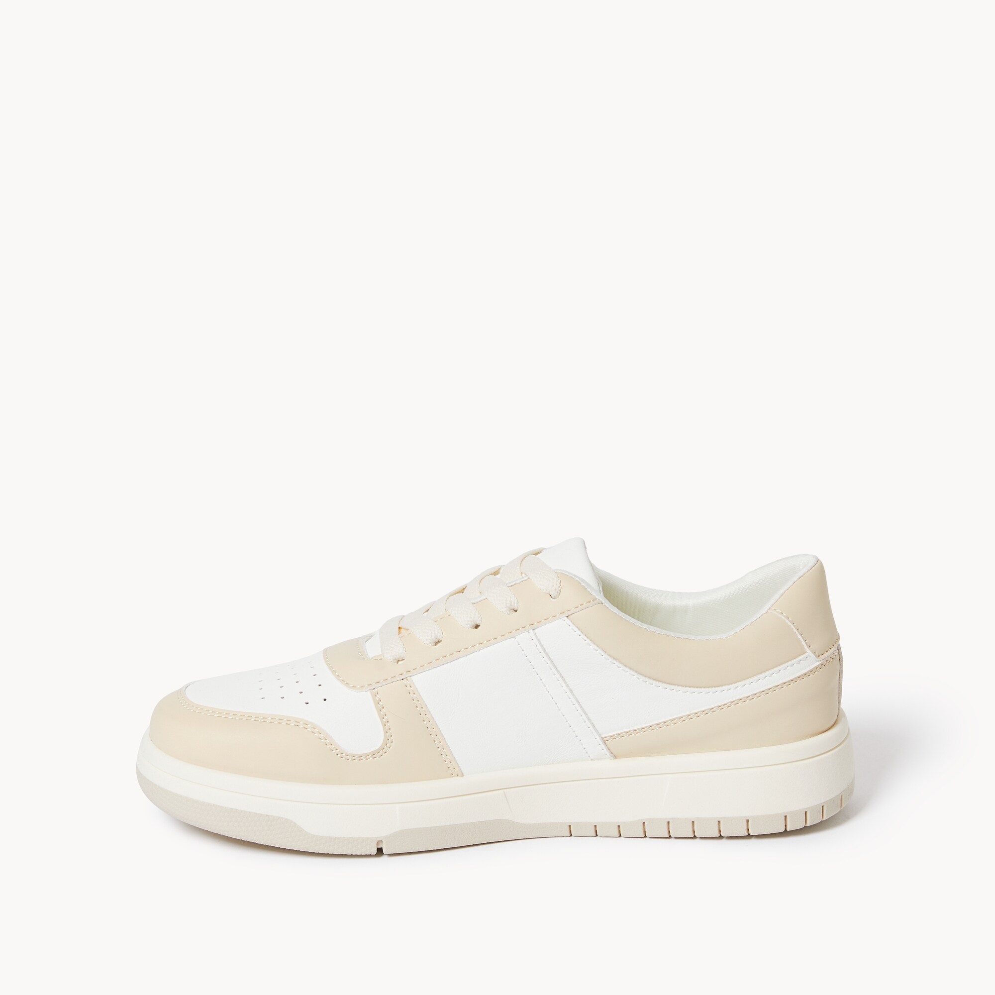 Court Sneakers