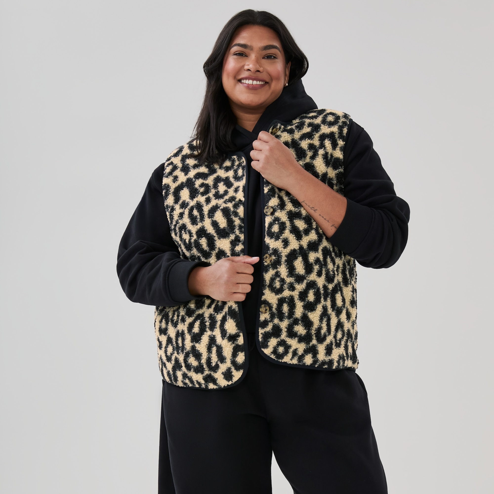 Women+ Active Teddy Fleece Printed Vest