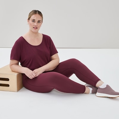 Women+ Active Scoop Neck T-Shirt - Maroon