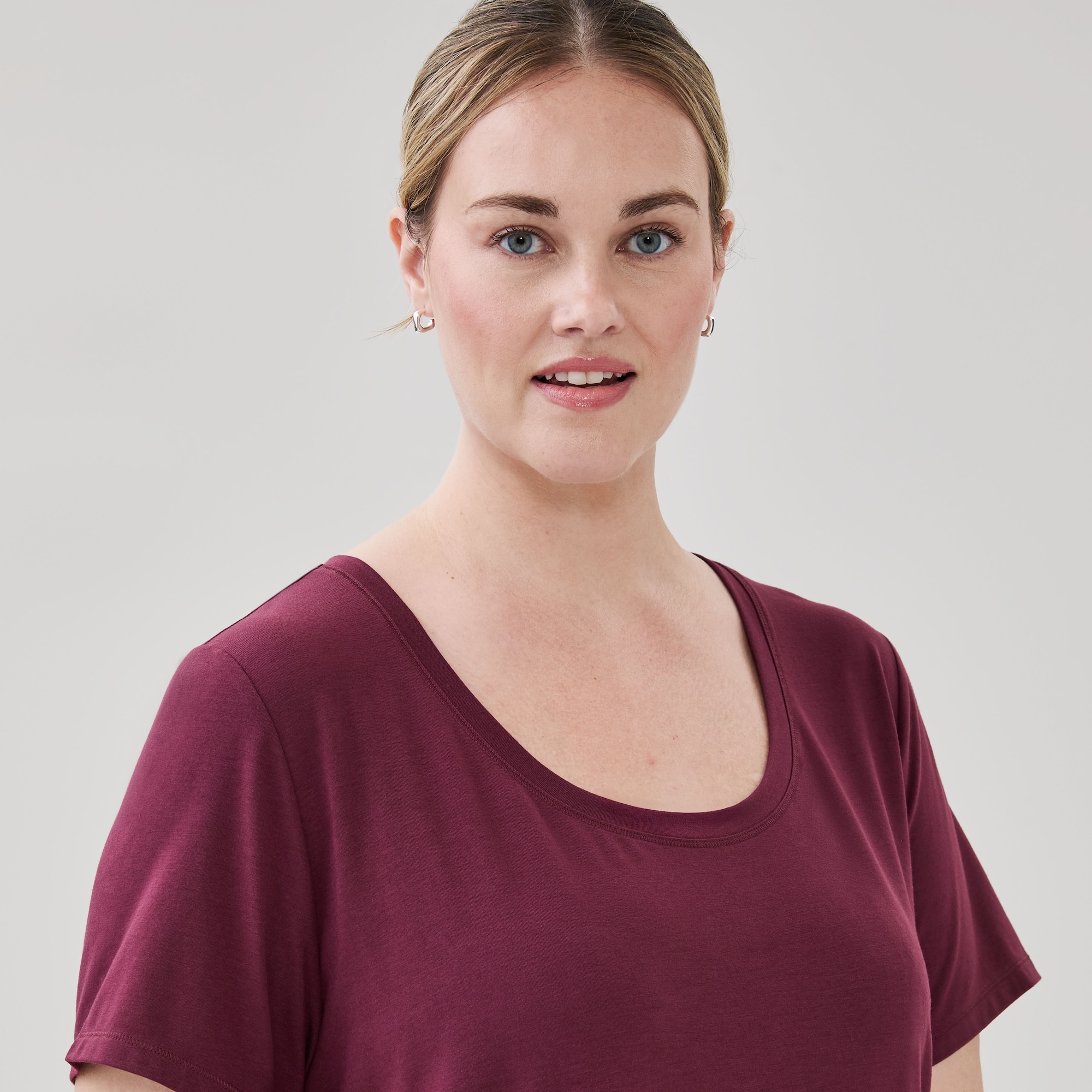Women+ Active Scoop Neck T-Shirt