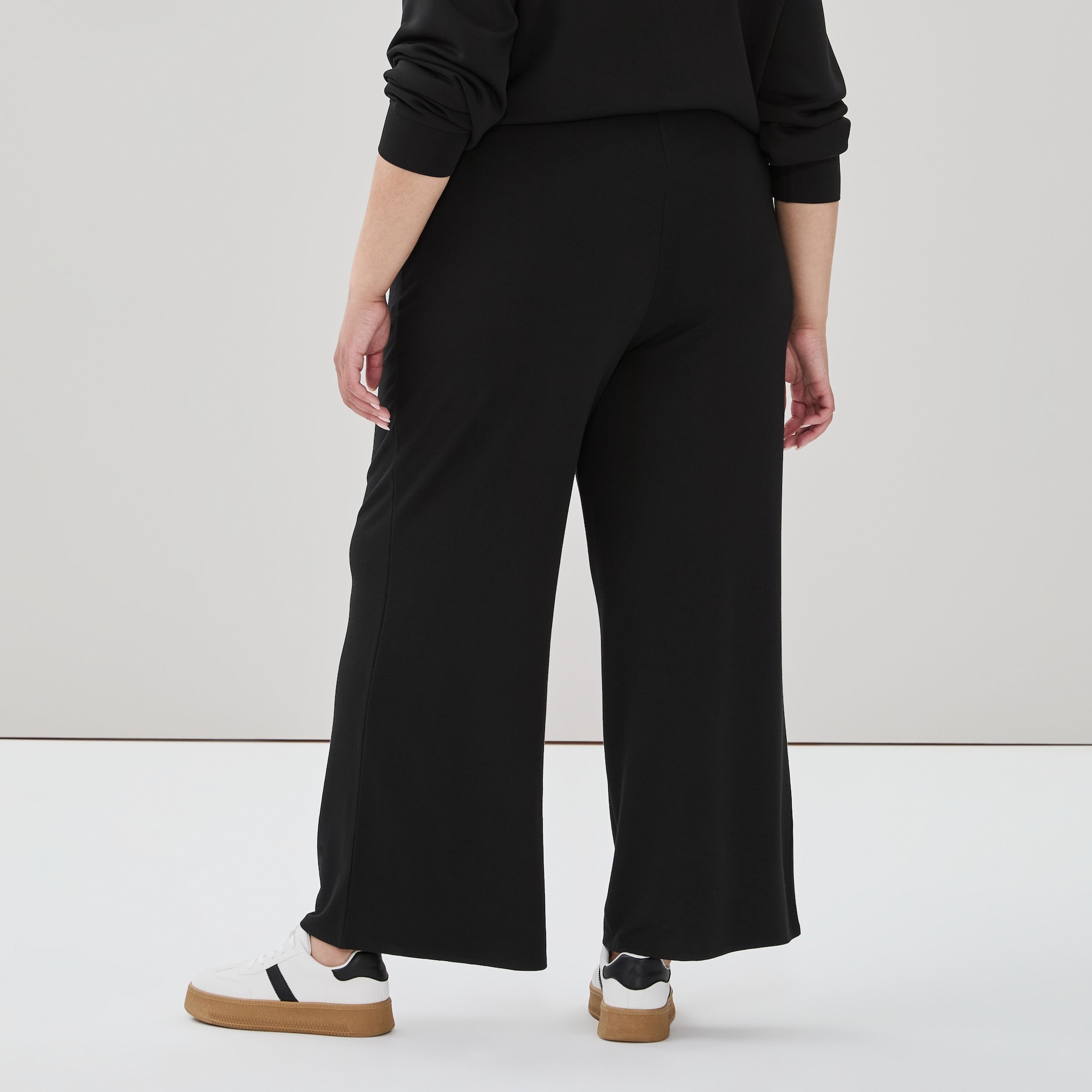 Women+ Active Straight Leg Sweatpant