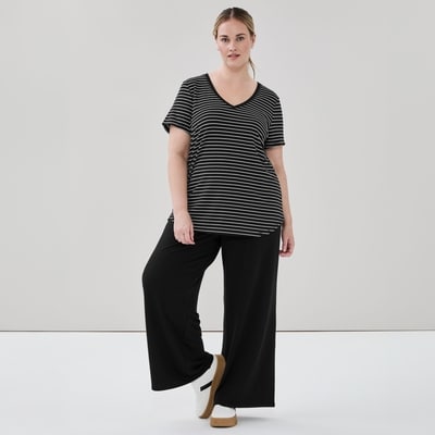 Joe Fresh T-shirt sport rayé à col en V Femmes+ 1 ea, 16,00 $/1ch