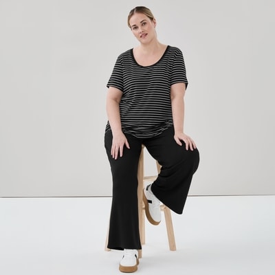 Joe Fresh T-shirt sport rayé à col rond Femmes+ 1 ea, 16,00 $/1ch
