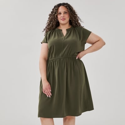 Robe à manches courtes en crêpe Femmes+ - Vert Foncé