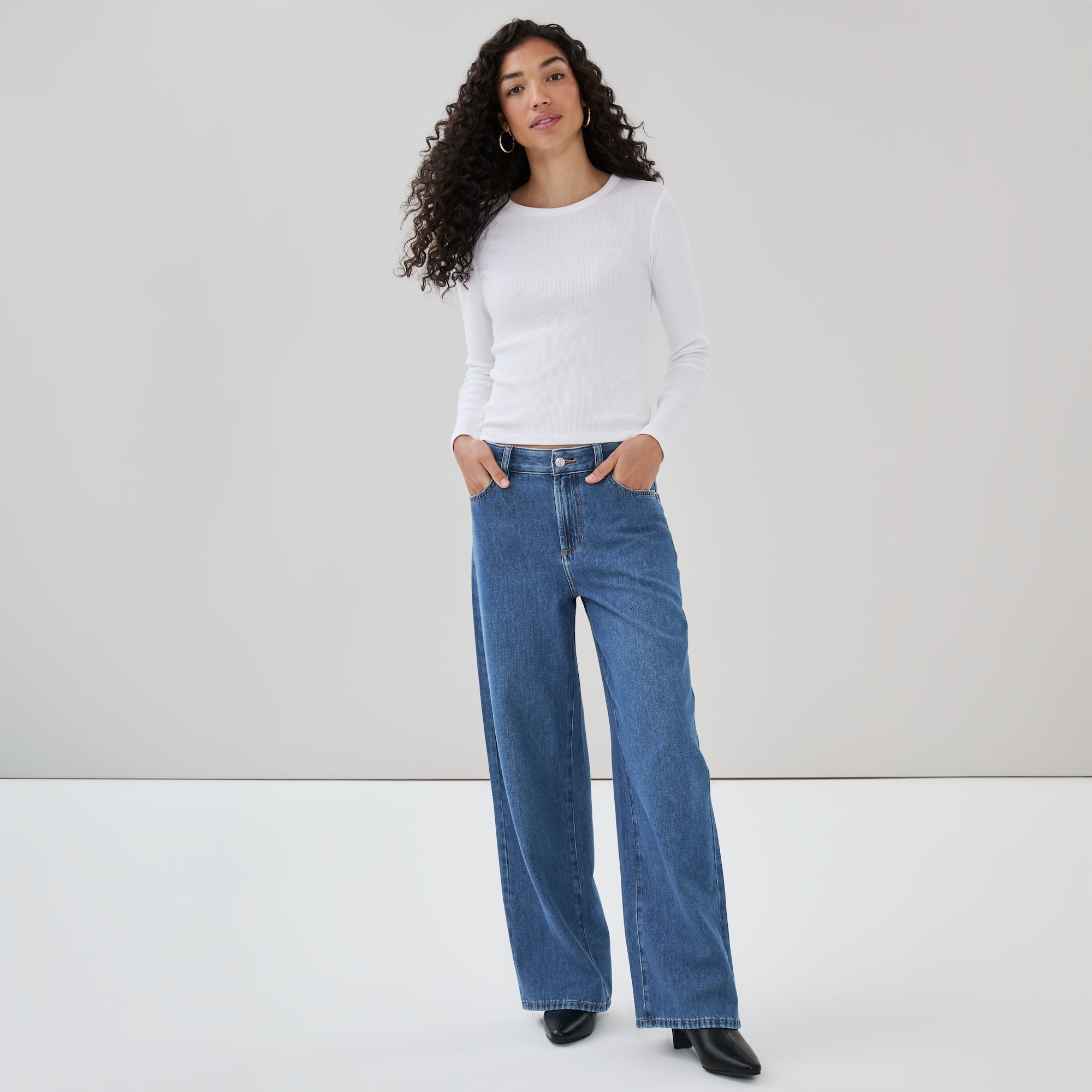 Medium Wash Relaxed Fit Jean