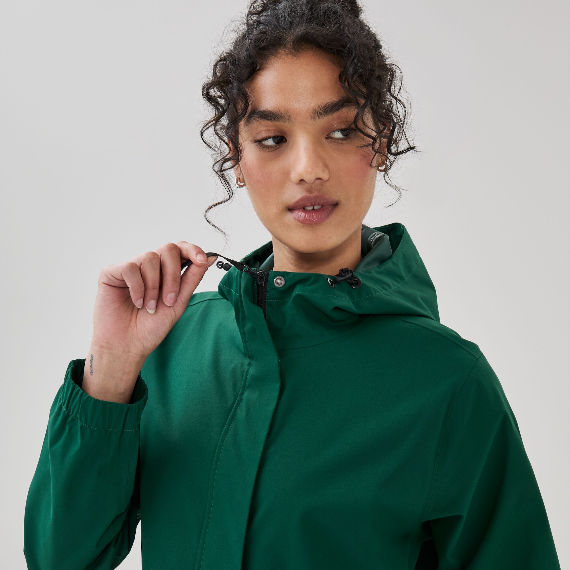 Imperméable à capuchon