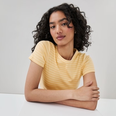 T-shirt côtelé à coupe ajustée - JAUNE PUSSIEREUX
